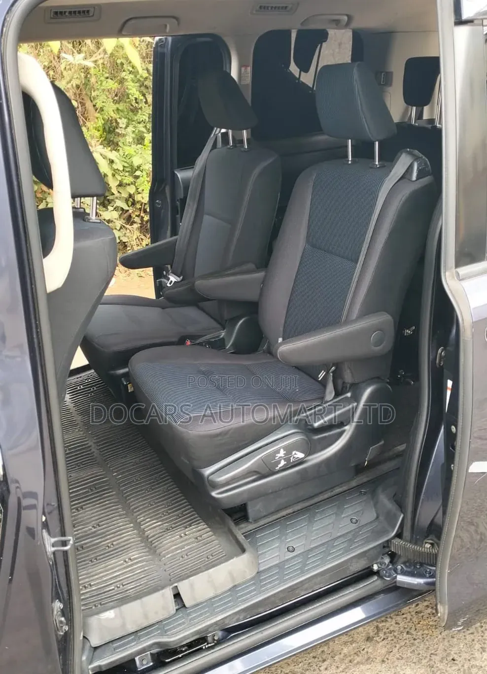 Toyota Voxy 2014 Blue