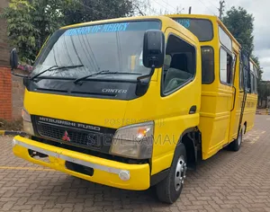 Mitsubishi Fuso Canter 2014 Yellow