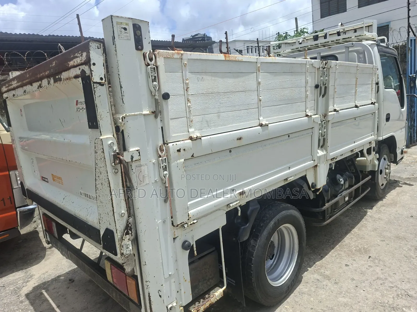 Isuzu Elf 2019