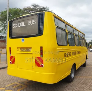 Mitsubishi Fuso Canter 2014 Yellow