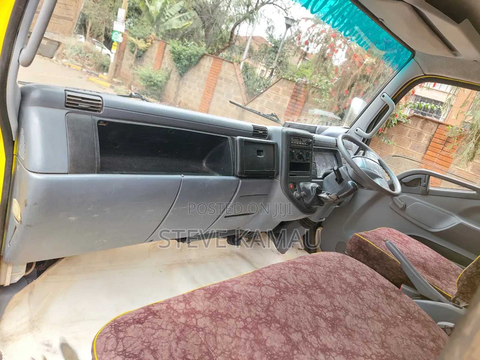 Mitsubishi Fuso Canter 2014 Yellow