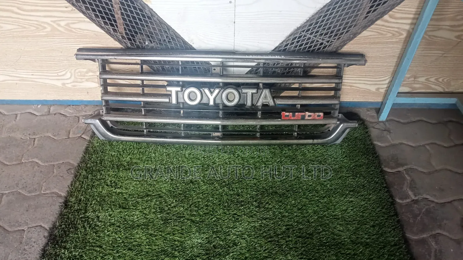 Toyota Land Cruiser Grill
