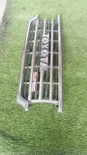 Toyota Land Cruiser Grill