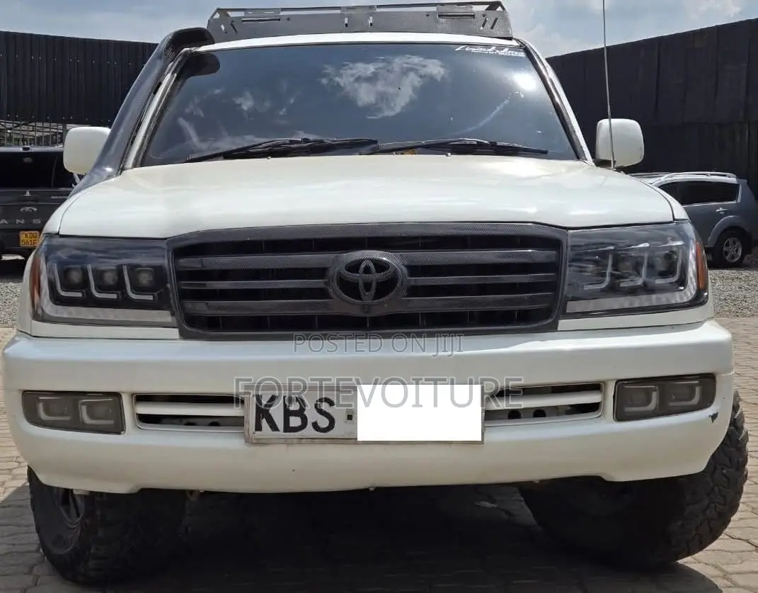 Toyota Land Cruiser 2006 White