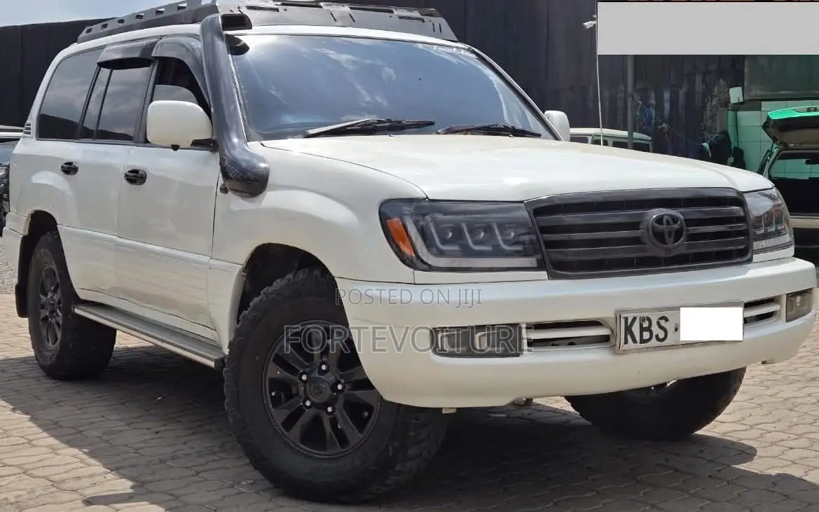 Toyota Land Cruiser 2006 White
