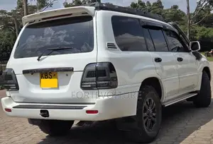 Toyota Land Cruiser 2006 White