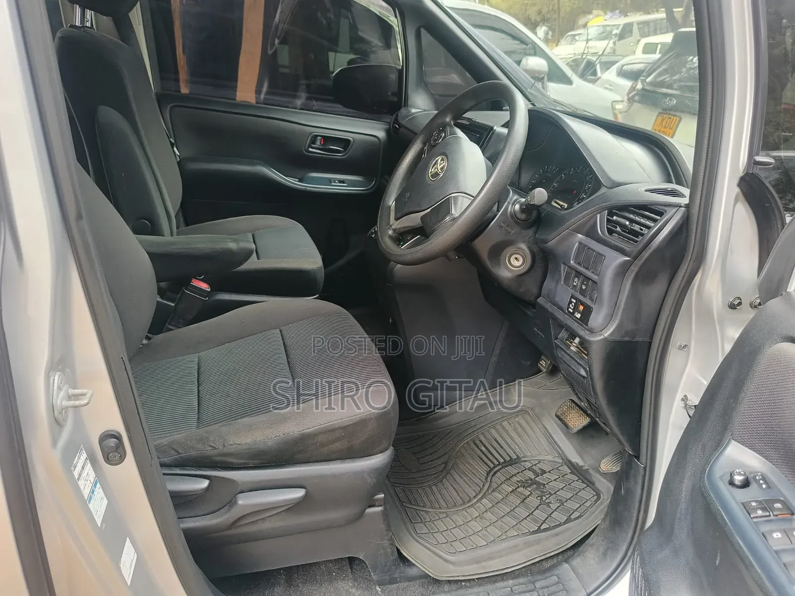 Toyota HiAce 2012 White