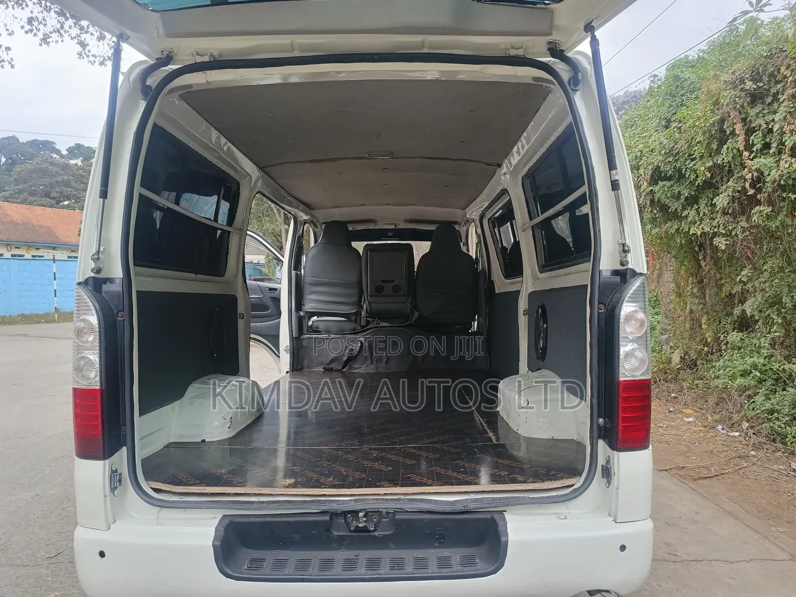 Toyota HiAce 2012 White