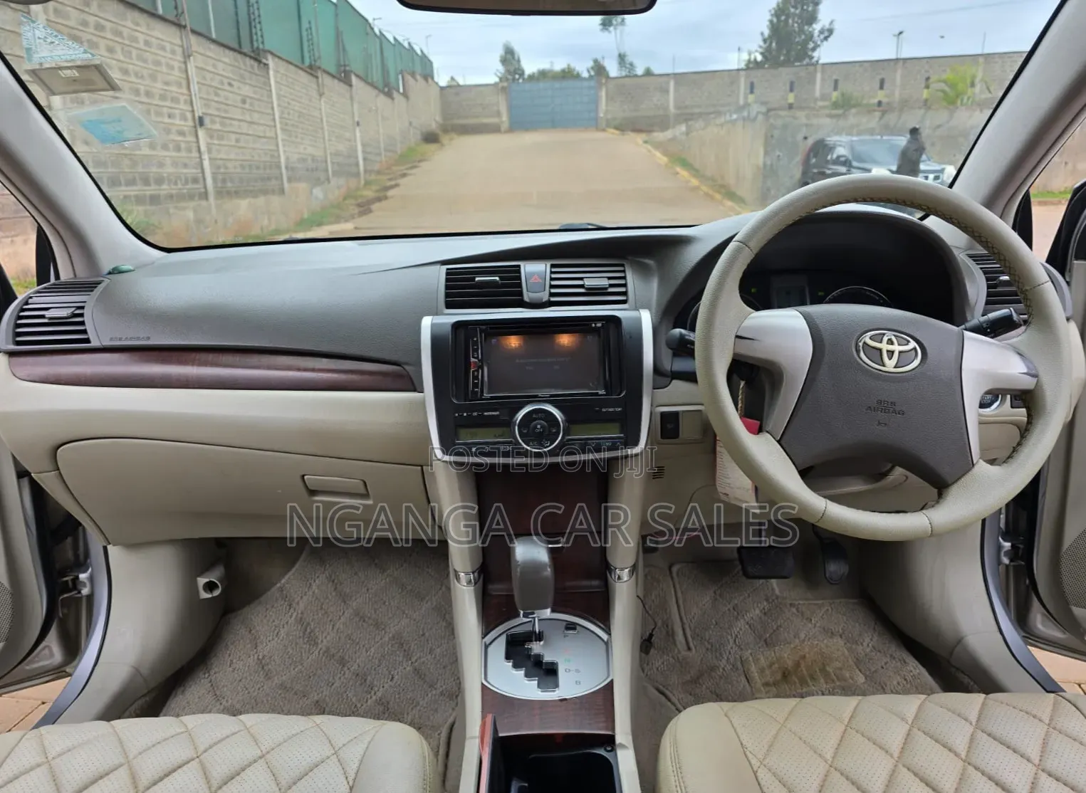 Toyota Premio 2012 Silver