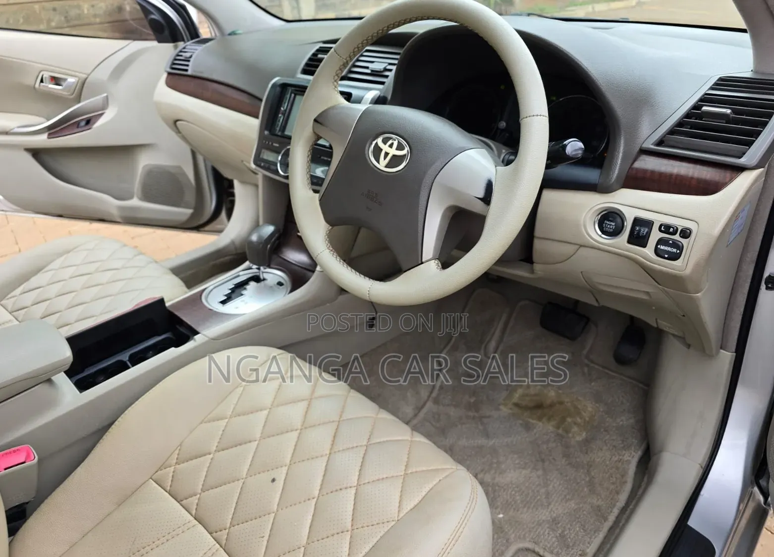 Toyota Premio 2012 Silver