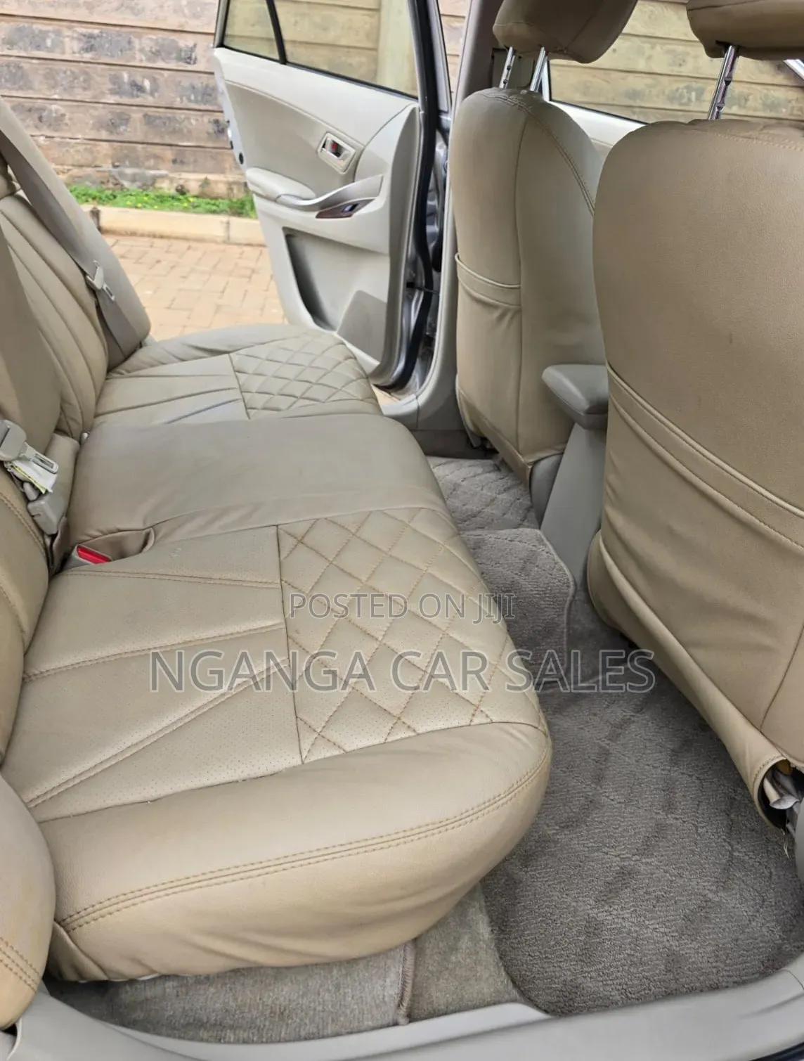 Toyota Premio 2012 Silver
