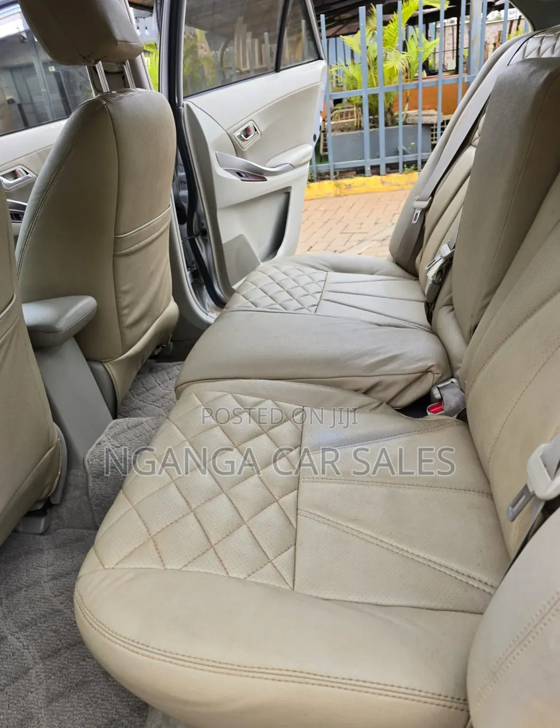Toyota Premio 2012 Silver