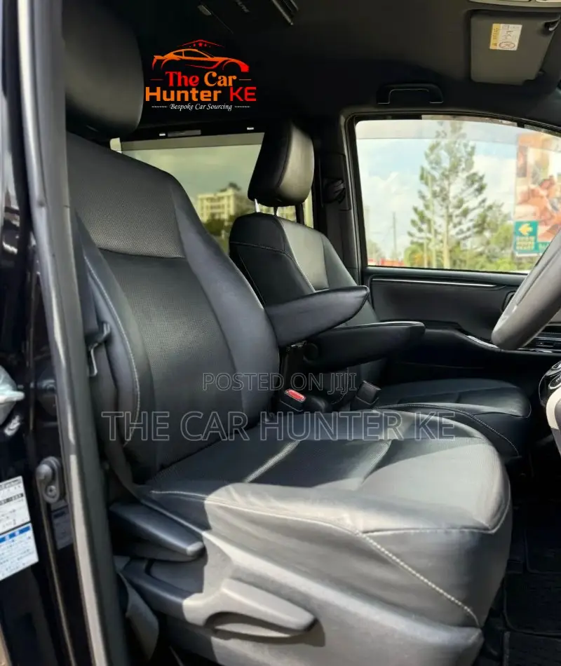 Toyota Esquire 2019