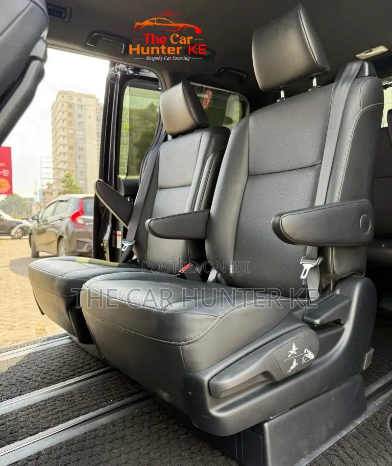 Toyota Esquire 2019