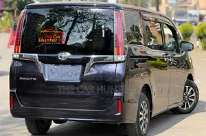 Toyota Esquire 2019