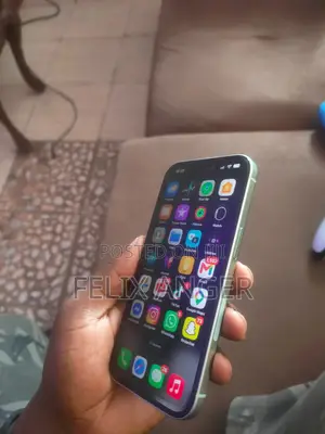 Apple iPhone 15 256 GB Green