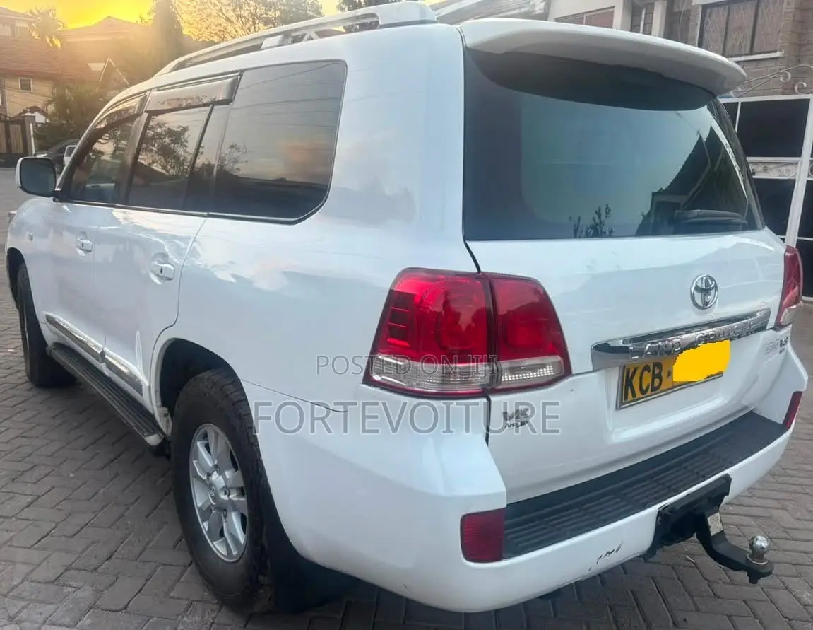 Toyota Land Cruiser 2007 White