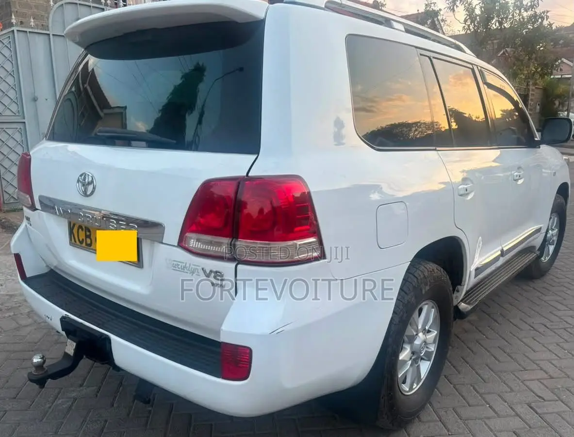 Toyota Land Cruiser 2007 White