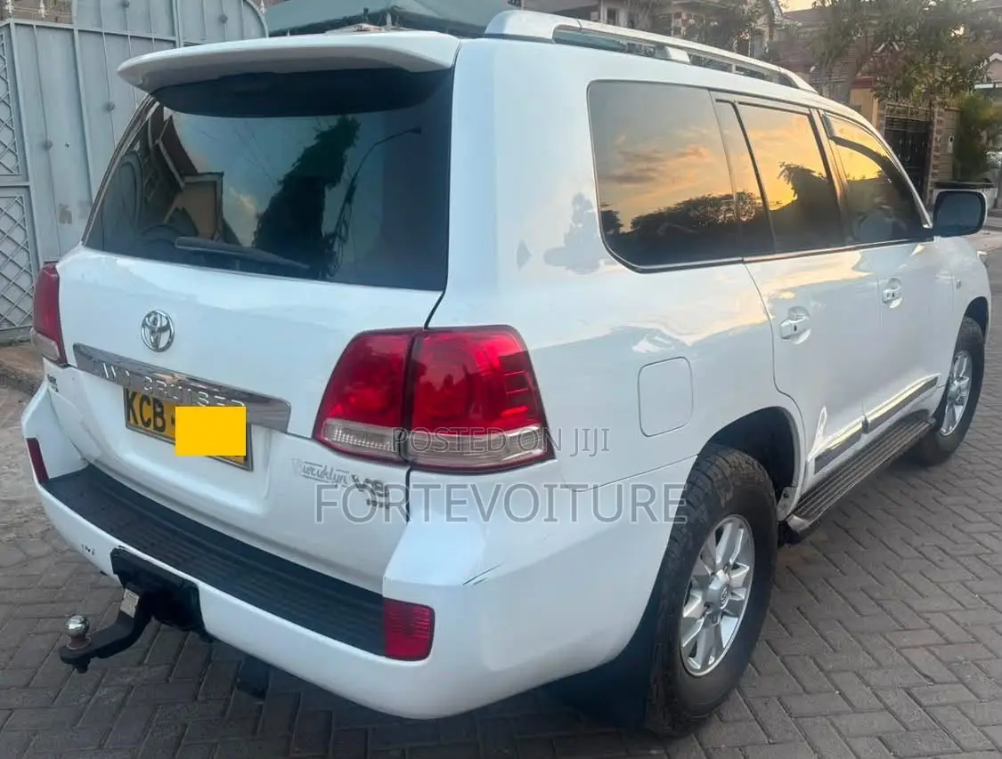 Toyota Land Cruiser 2007 White