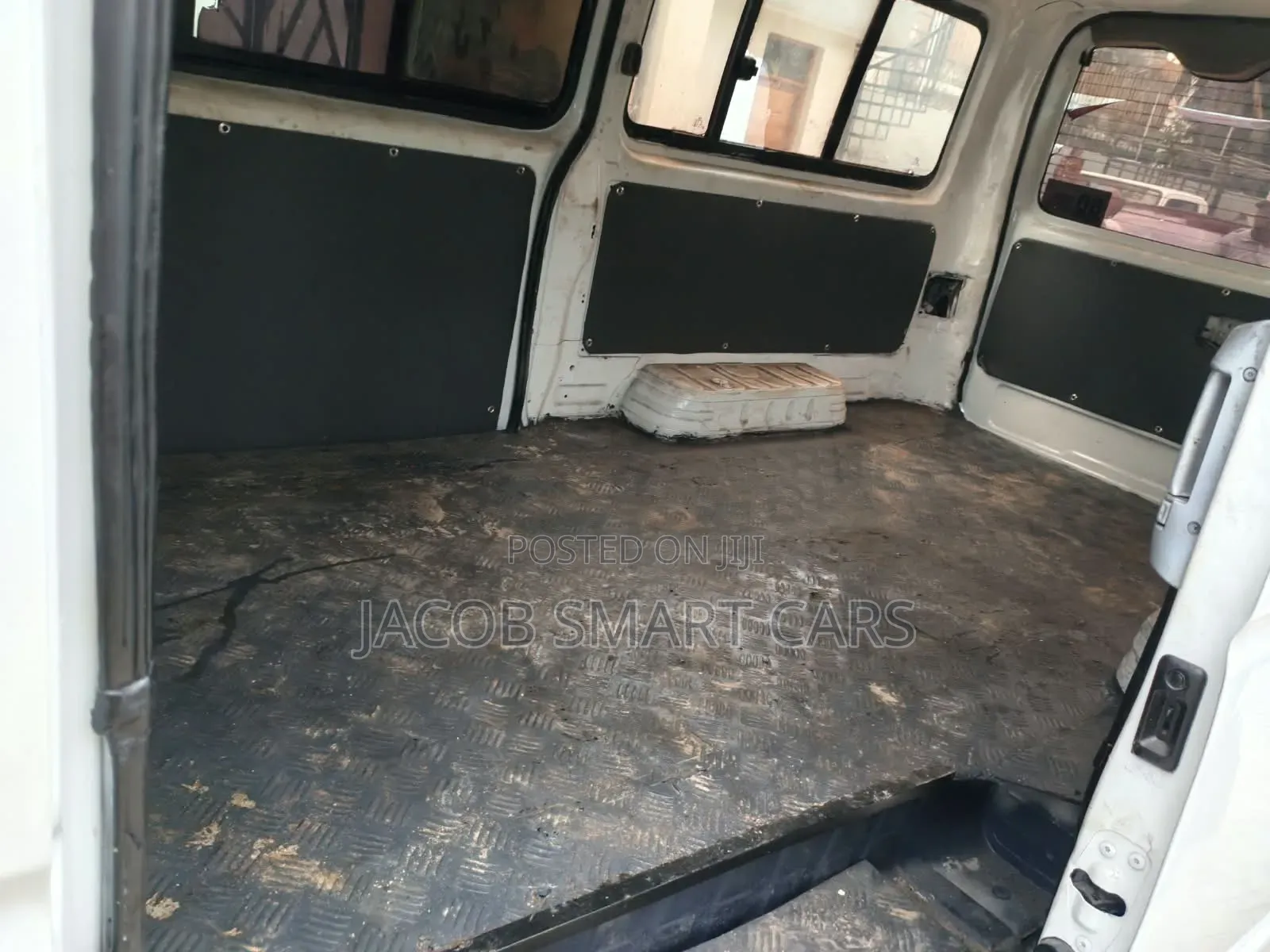 Toyota HiAce 2006 White