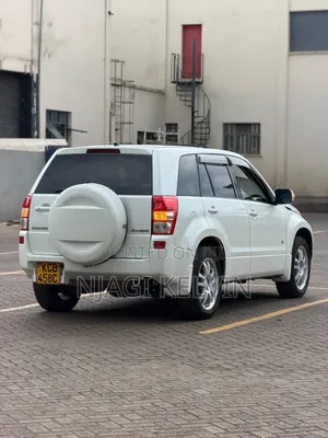 Suzuki Escudo 2008 White