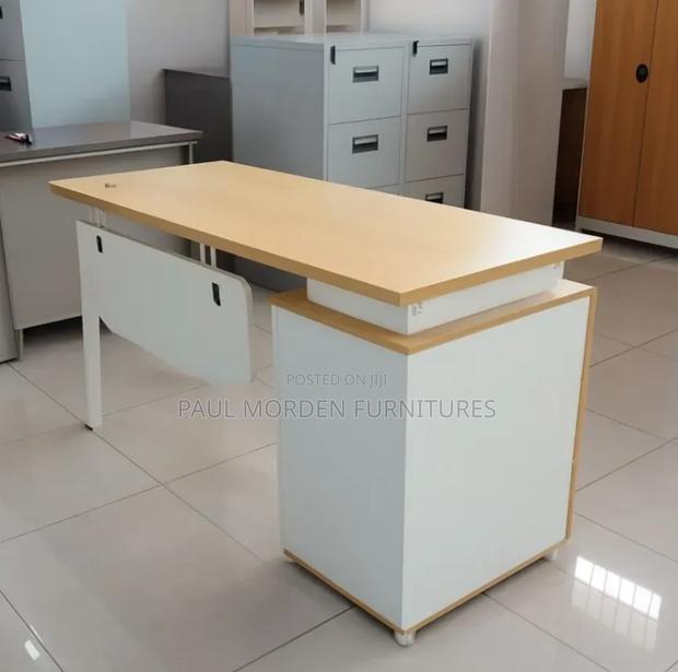 Modern White Office Table With Decent Drawers at 1.0m - main view