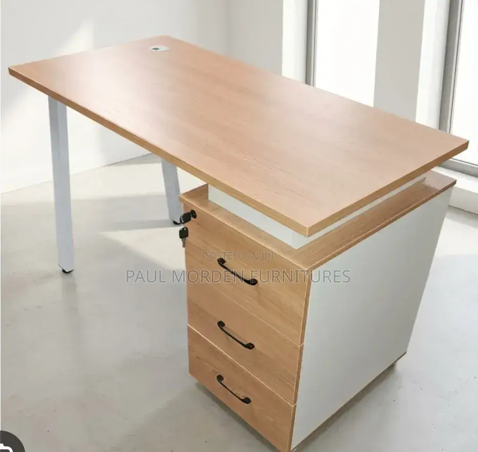 Modern White Office Table With Decent Drawers at 1.0m