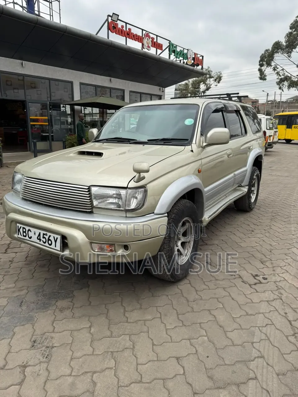 Toyota Hilux Surf 2001 Gold