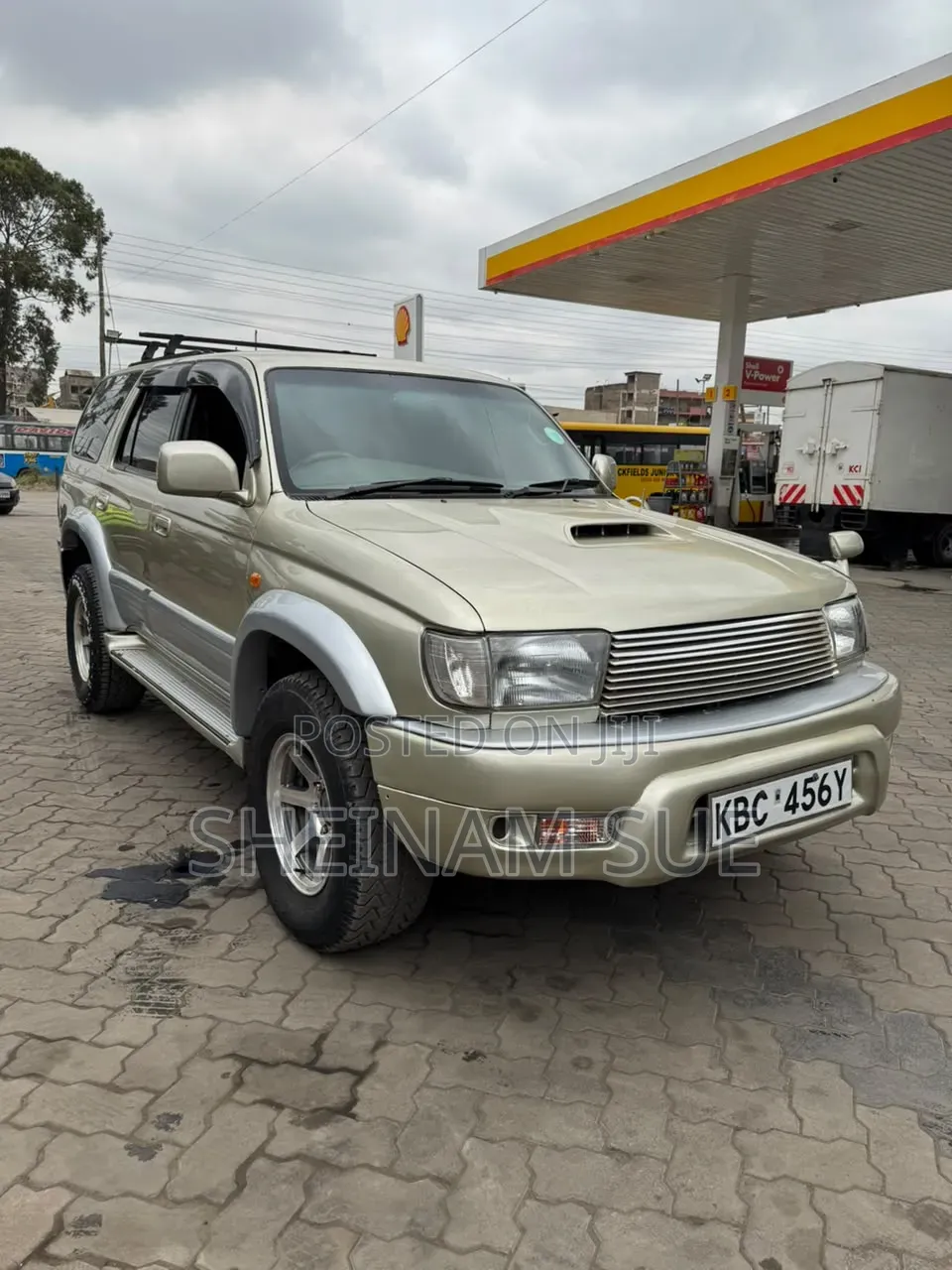 Toyota Hilux Surf 2001 Gold