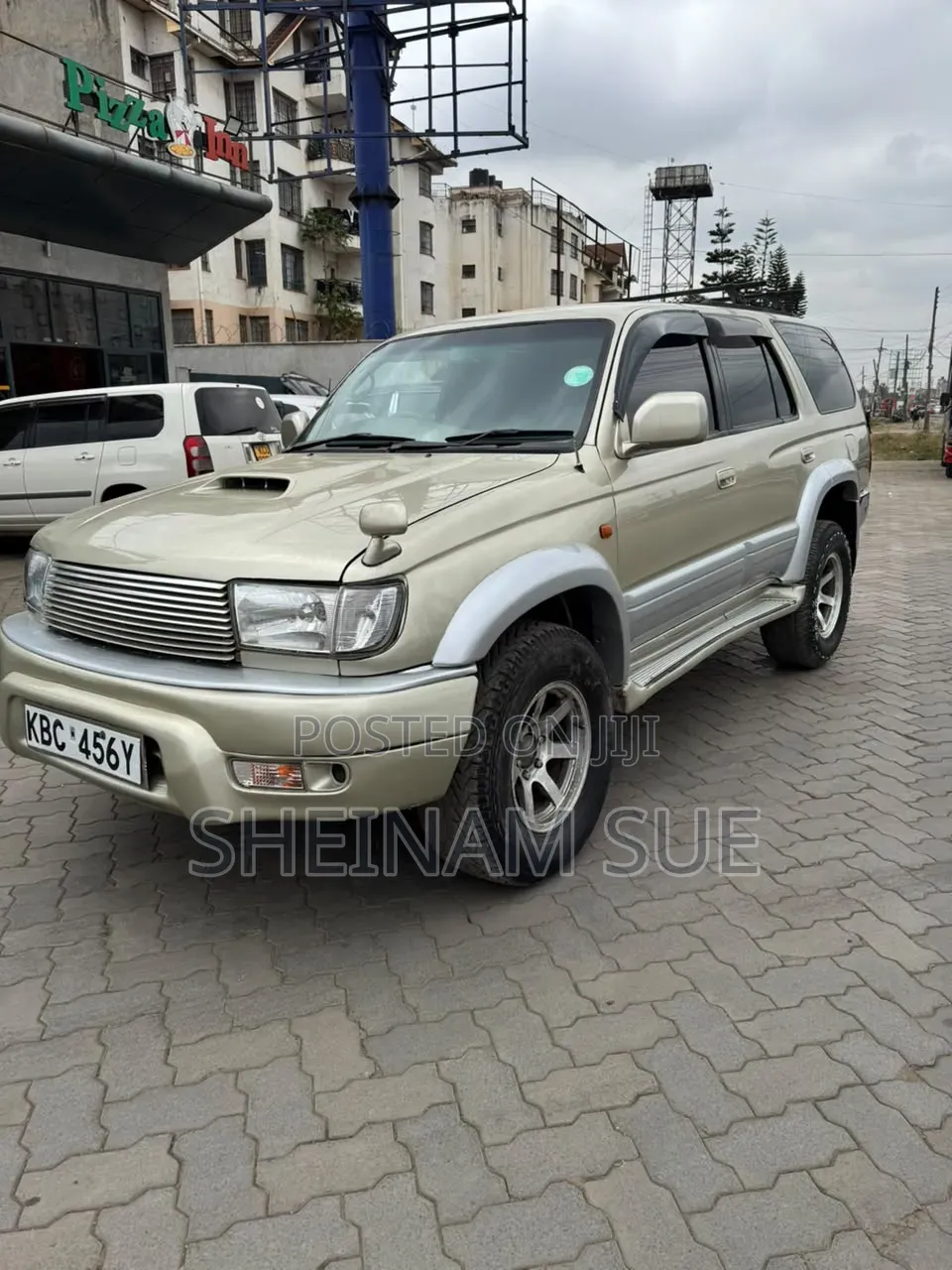 Toyota Hilux Surf 2001 Gold