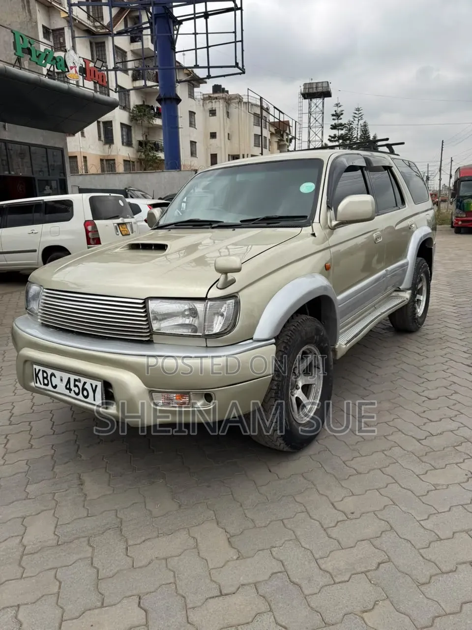 Toyota Hilux Surf 2001 Gold
