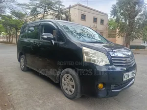 Toyota Noah 2.0 143hp FWD (7 Seater) 2010 Gray