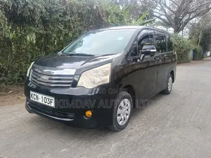 Toyota Noah 2.0 143hp FWD (7 Seater) 2010 Gray
