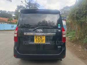 Toyota Noah 2.0 143hp FWD (7 Seater) 2010 Gray