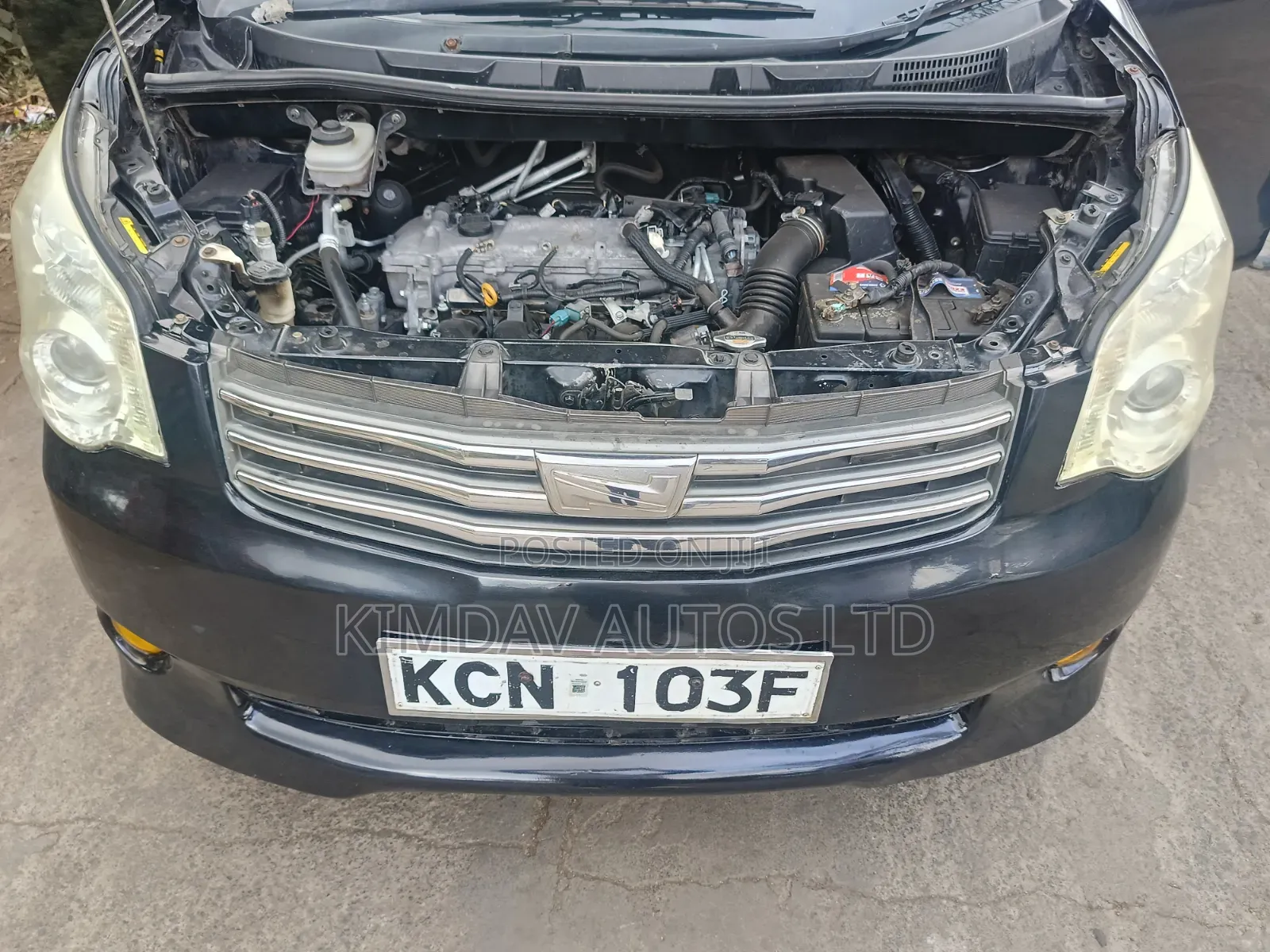 Toyota Noah 2.0 143hp FWD (7 Seater) 2010 Gray