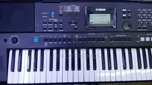 Yamaha PSR E473 Keyboard