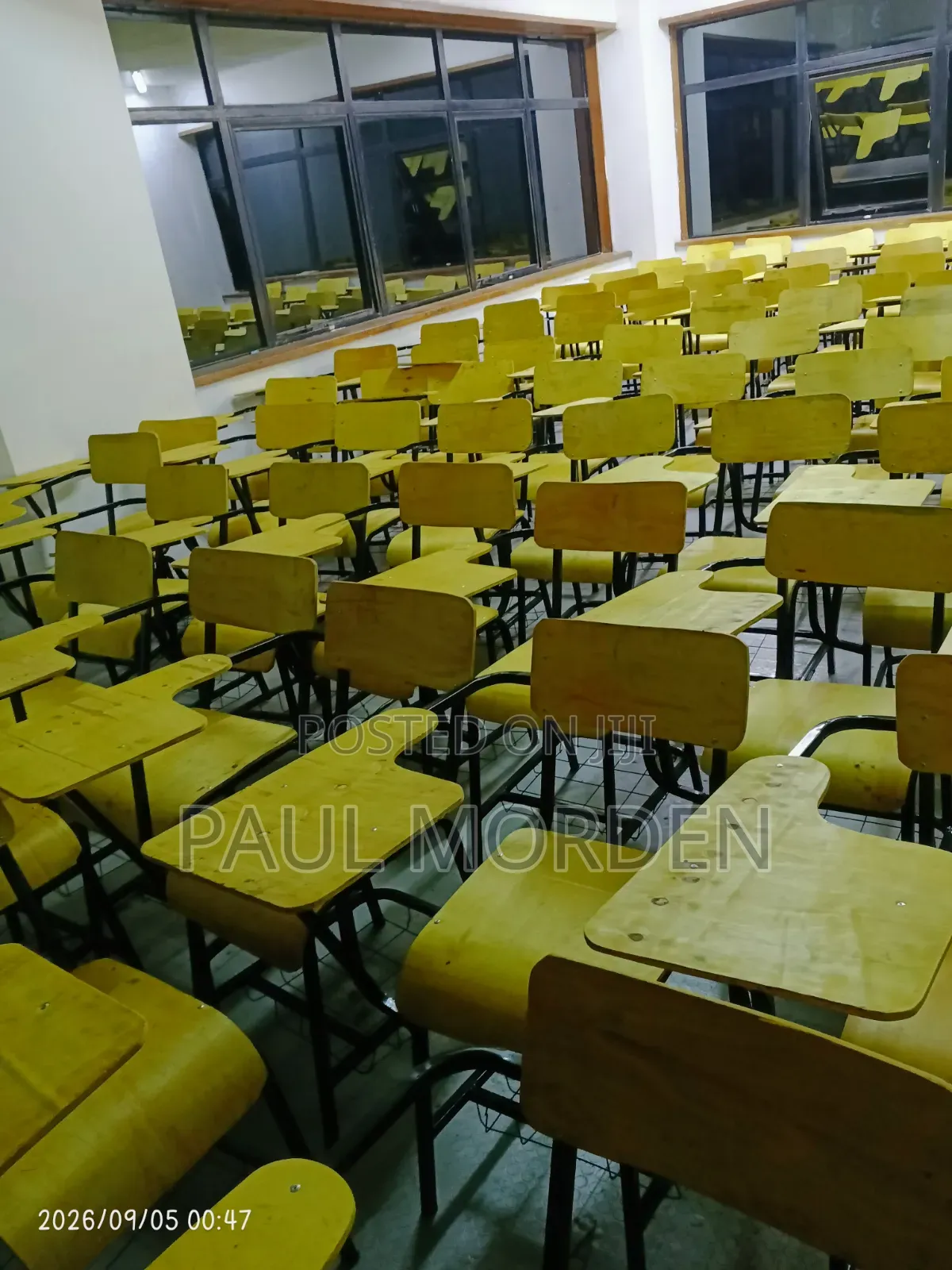 Fabrication Chairs College Chair