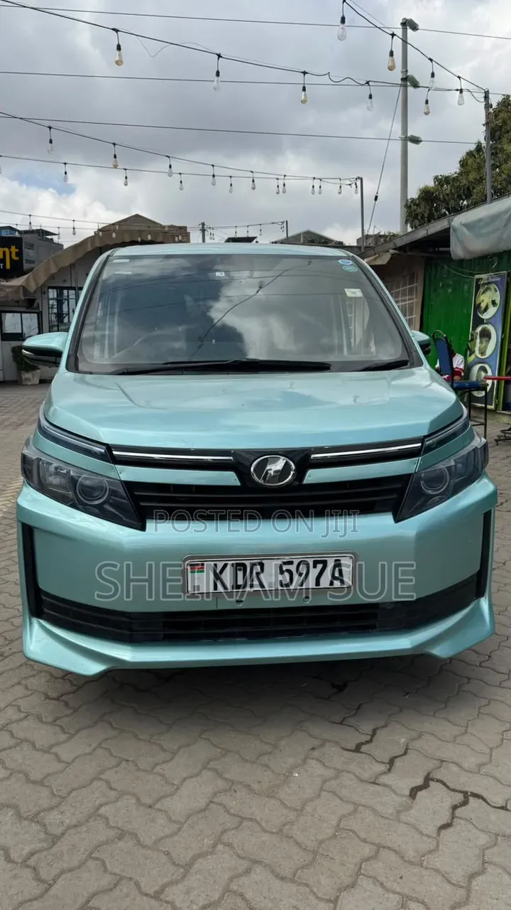 Toyota Noah 2016 Blue