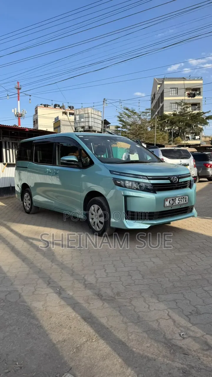 Toyota Noah 2016 Blue