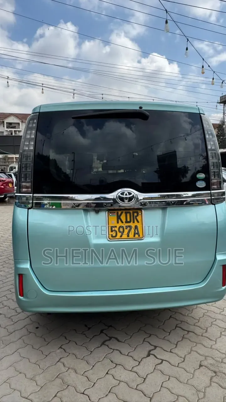 Toyota Noah 2016 Blue