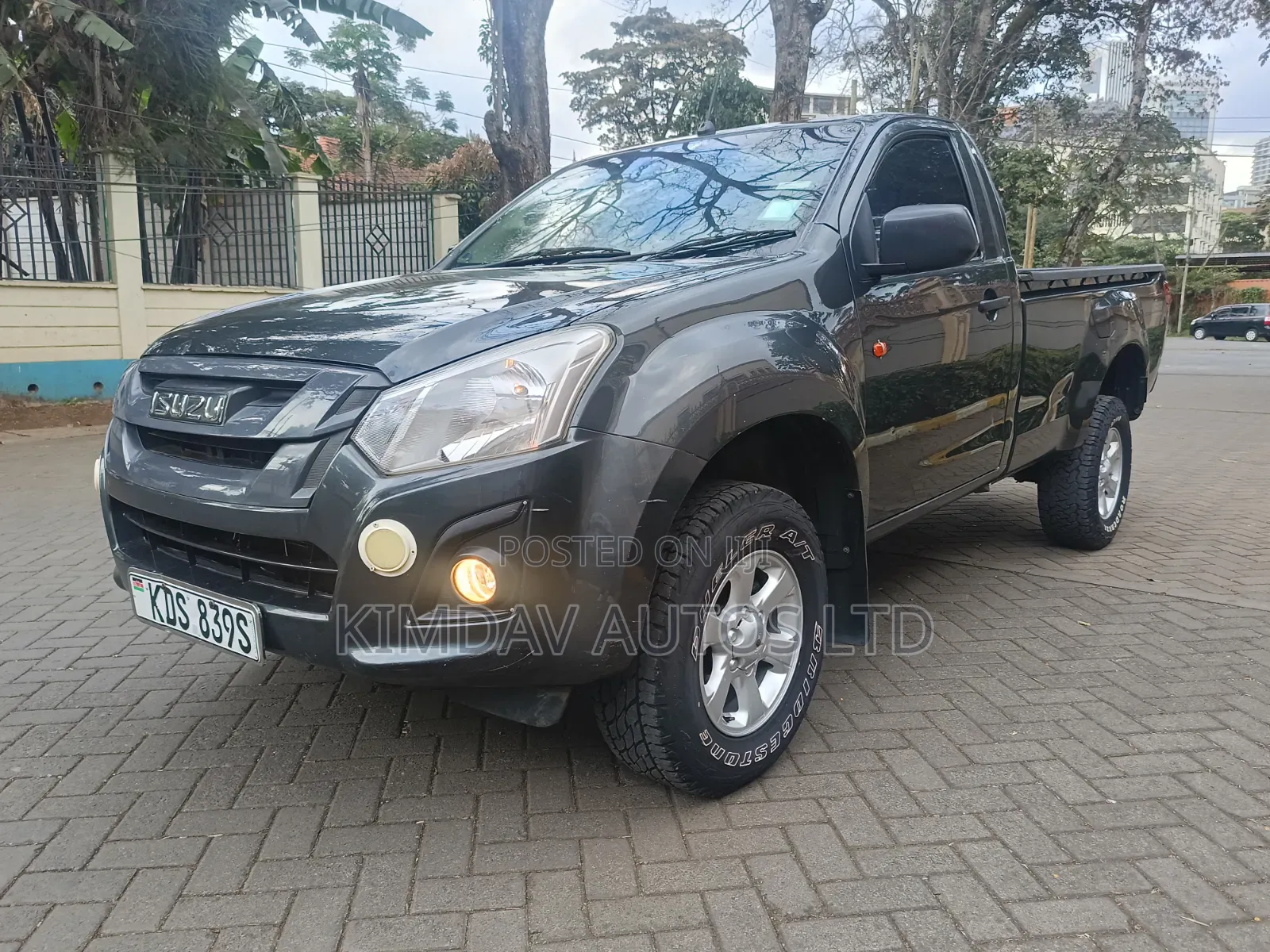 Isuzu D-MAX 2025 Gray