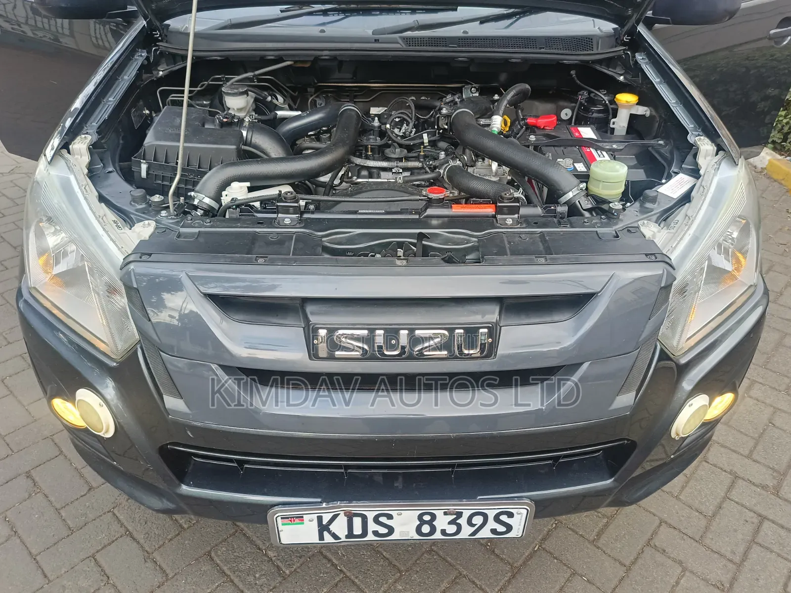 Isuzu D-MAX 2025 Gray
