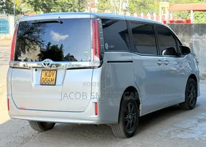 Toyota Noah 2019 Silver