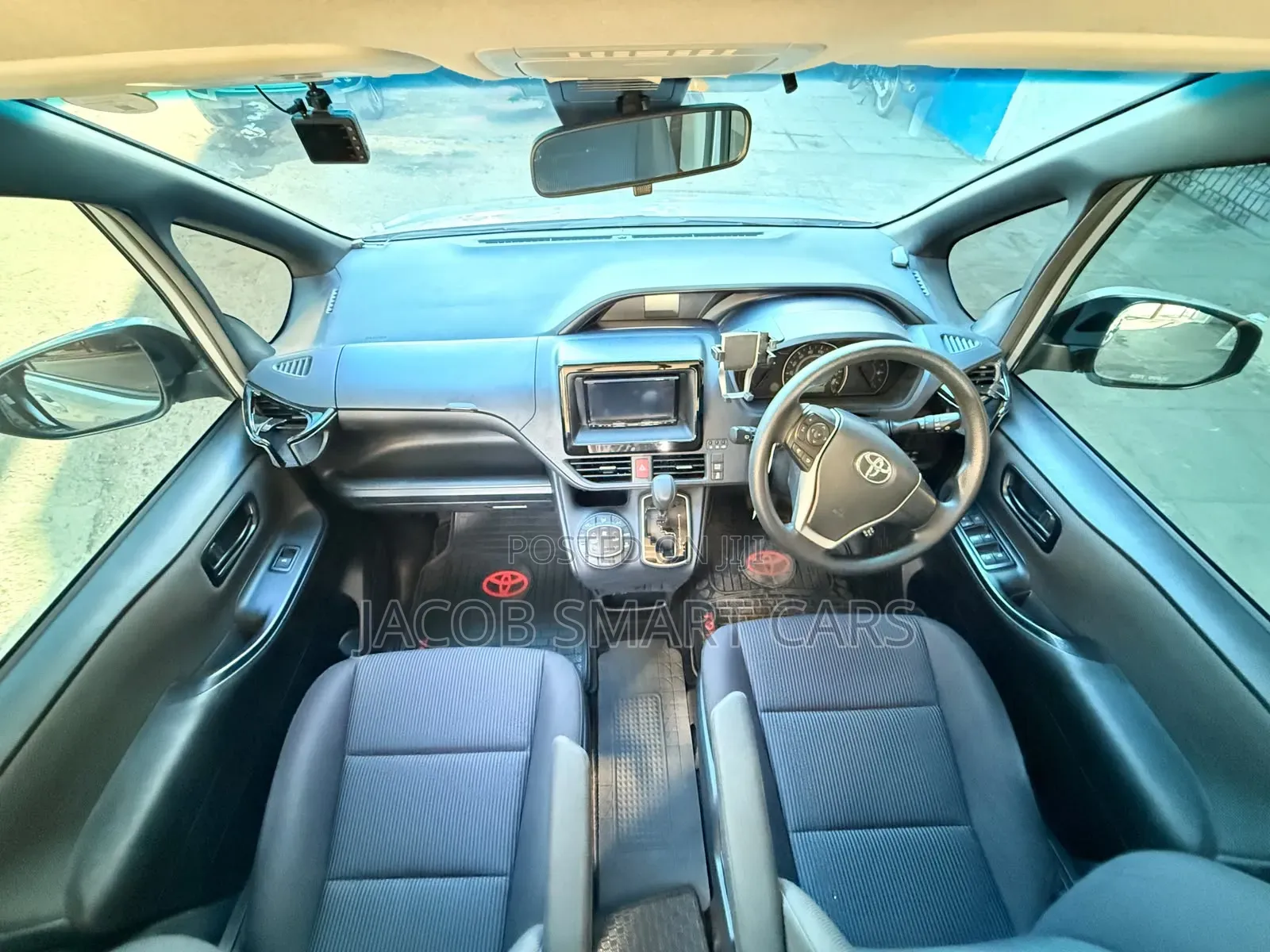 Toyota Noah 2019 Silver