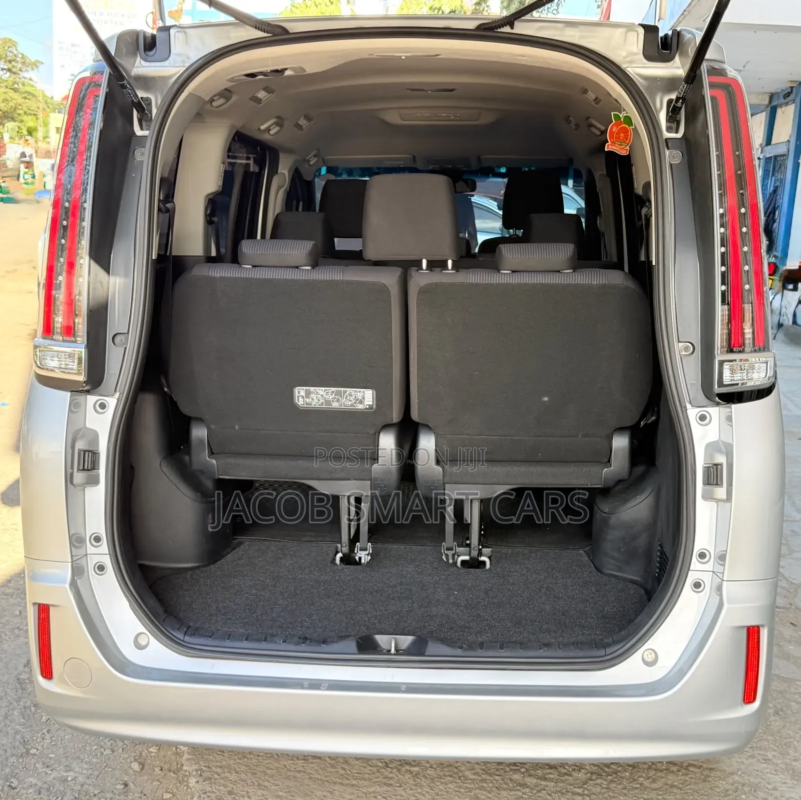 Toyota Noah 2019 Silver