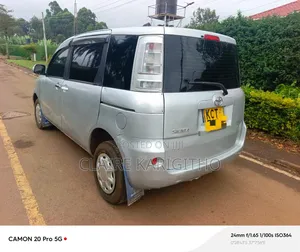 Toyota Sienta 1.5 FWD 2011 Silver