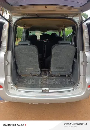 Toyota Sienta 1.5 FWD 2011 Silver
