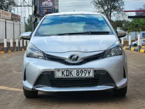 Toyota Vitz 2015 Silver