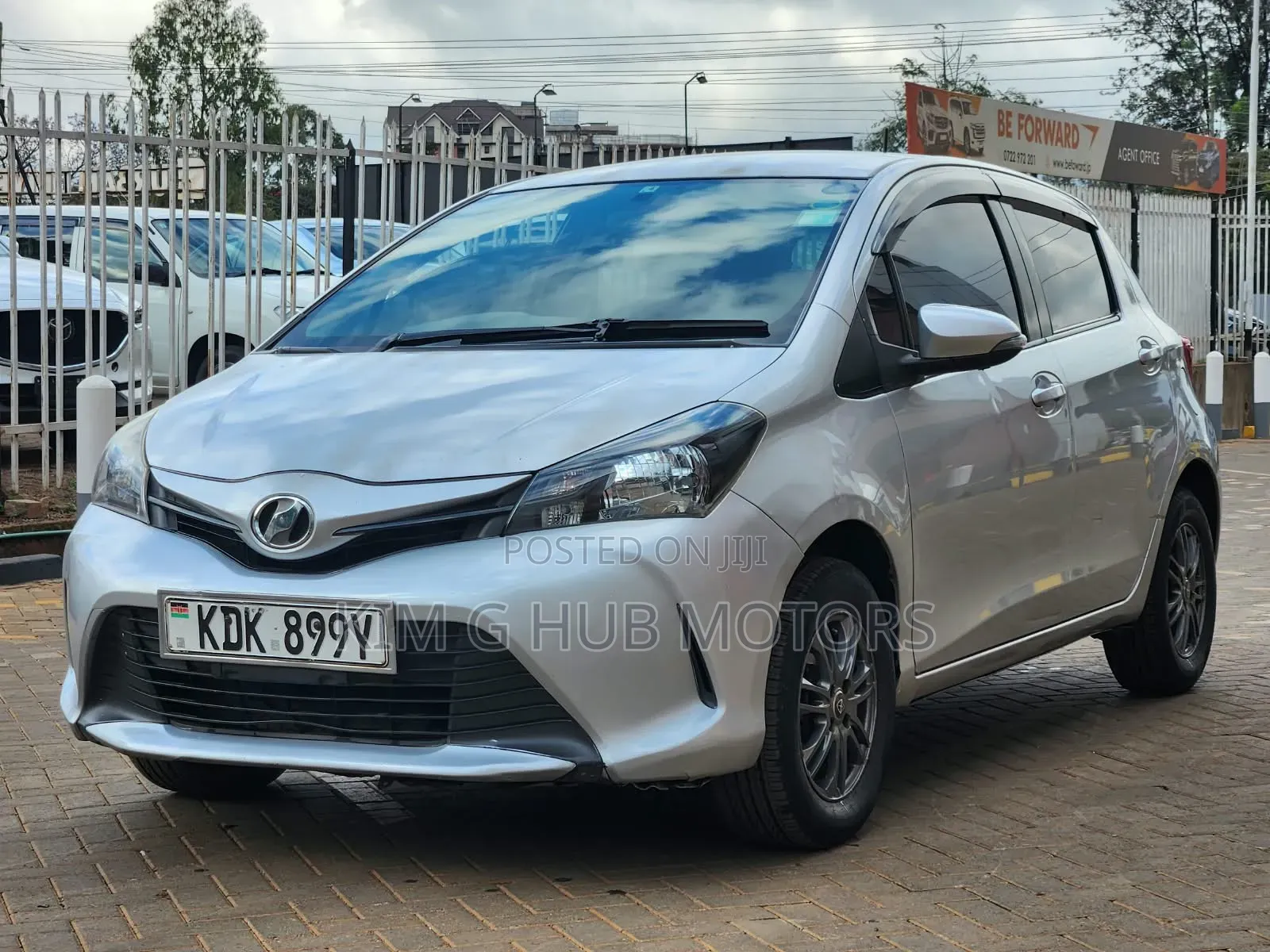 Toyota Vitz 2015 Silver