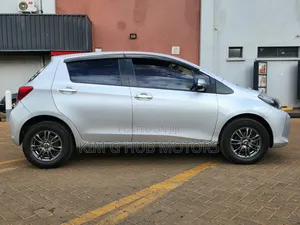 Toyota Vitz 2015 Silver